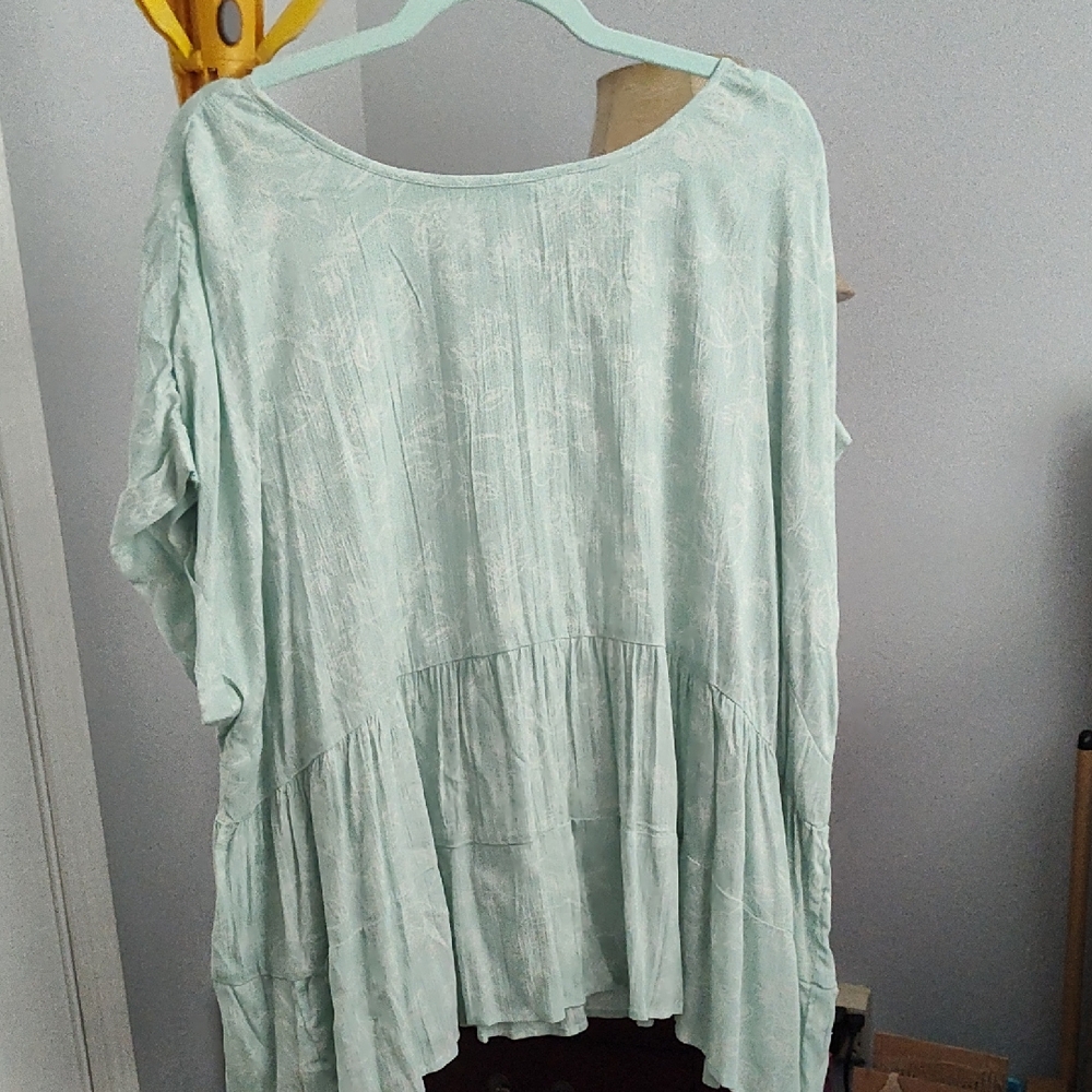 True Craft Light Green Women's Plus Top